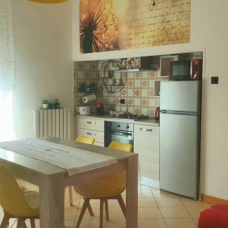 "Casa Mafalda" Zona Stazione - Centro Storico - Teatro Con Parcheggio Interno Imola Eksteriør bilde